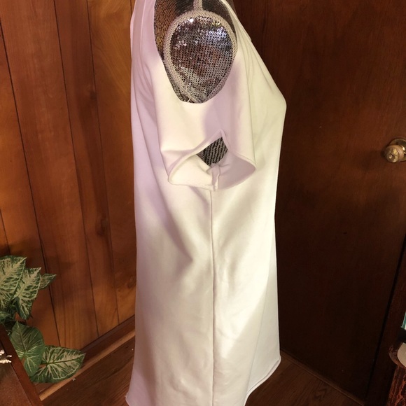 Sunidays Dress length T-shirt with one open shoulder - Picture 2 of 4